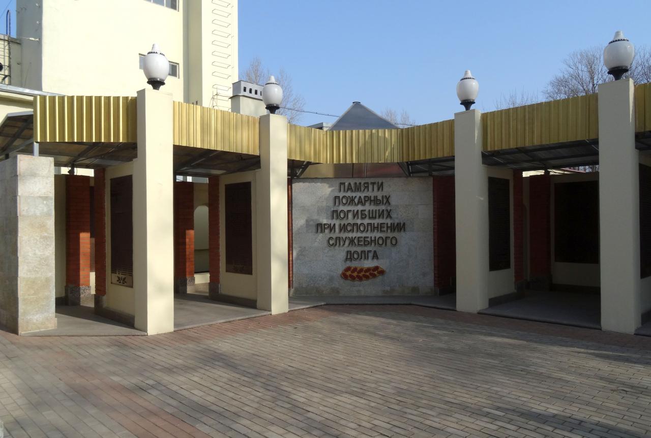 Памятник пожарным Калининского района