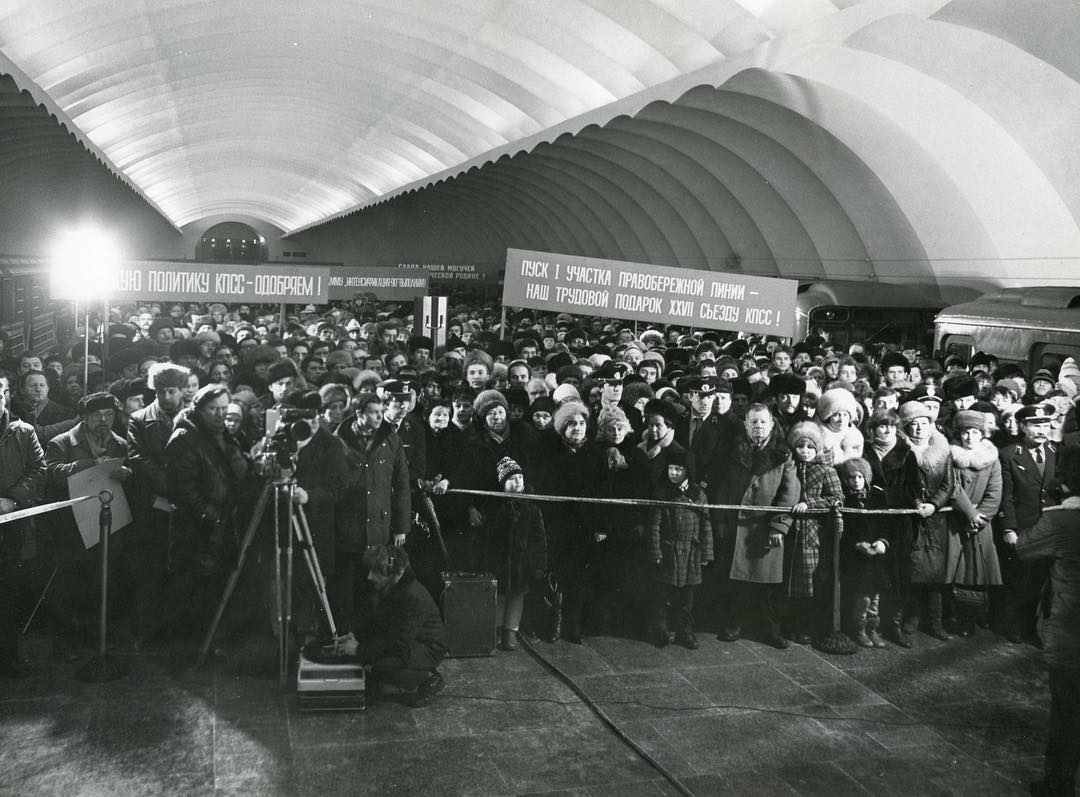 Метро большевиков открывается. Проспект Большевиков 1985. Метро Большевиков 1986. Станция метро Ладожская 1985. Открытие станции метро проспект Большевиков.